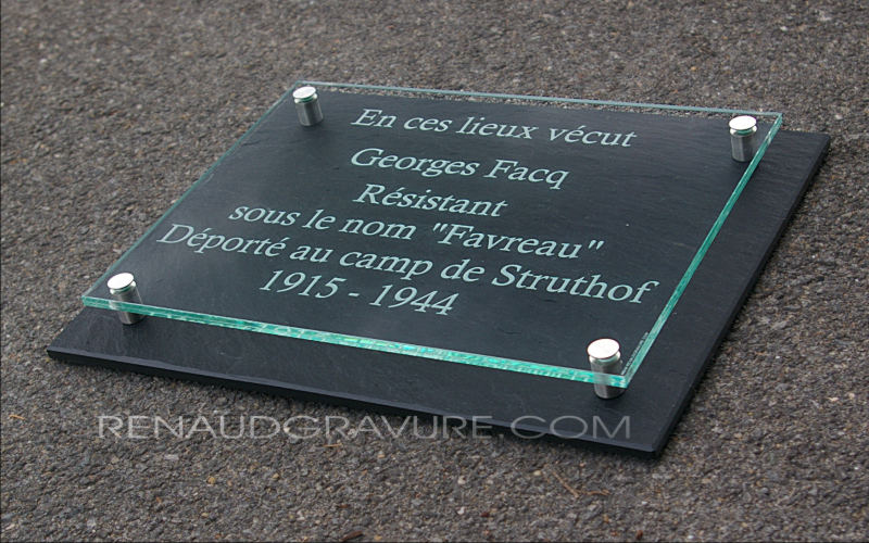 plaque de comm&eacute;moration en verre v&eacute;ritable et ardoise naturelle cliv&eacute;e