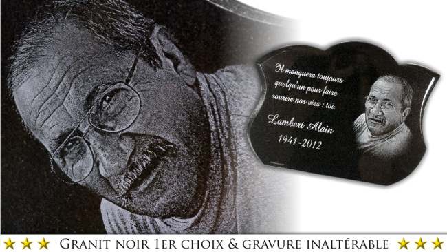 Plaque fun&eacute;raire arrondie en granit noir avec le portrait dud&eacute;funt grav&eacute; dans le granit . La gravure est inalt&eacute;rable.