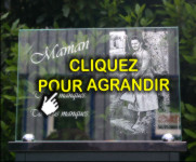Photo grav&eacute;e sur une plaque fun&eacute;raire en verre