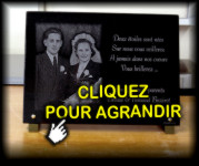 Couple grav&eacute; sur une plaque fun&eacute;raire en granit avec 2 pieds