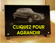 Voiture ancienne et de collection DS sur une plaque pour tombe et s&eacute;pulture