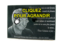 Portrait grav&eacute; &agrave; la main sur une plaque fun&eacute;raire