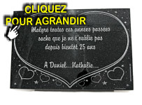 Motif coeur sur plaque fun&eacute;raire