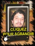 Grande photo en porcelaine et m&eacute;daillon en c&eacute;ramique sur une plaque funeraire