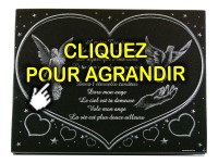 Voici un ange ainsi qu'une colombe en vol avec une main ouvert sur une plaque fun&eacute;raire pour d&eacute;c&egrave;s