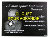 Fleurs sur plaque funeraire