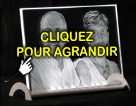 Plaque fun&eacute;raire en verre grav&eacute; avec photo sur article funeraire