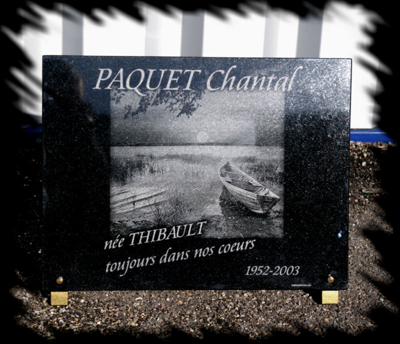 Th&egrave;me p&ecirc;cheur sur plaque fun&eacute;raire : barque, peche, lac, mer etc..