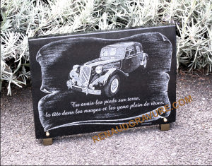 Voiture traction sur plaque fun&eacute;raire personnalis&eacute;e