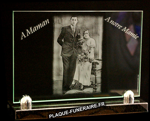 Plaque funéraire en verre