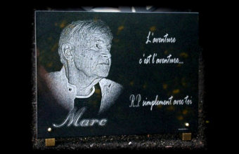 gravure de portrait sur plaque fun&eacute;raire