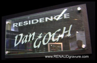 Plaque ardoise et verre pour r&eacute;sidence