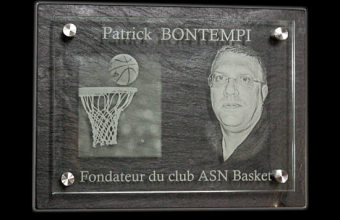 Plaque ardoise cliv&eacute;e et verre grav&eacute;