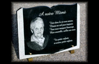 parchemin sur plaque fun&eacute;raire personnalis&eacute;e