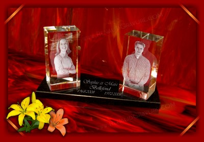 2 cubes verre sur socle en granit