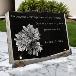 forme livre ouvert en granit, fleurs Ref : 61