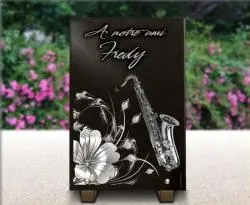 Plaque de cimetière avec dessin floral et saxophone pour musicien