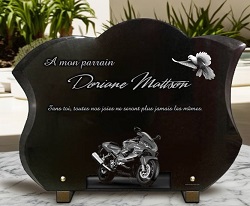 forme galbée, moto motard, colombe, granit