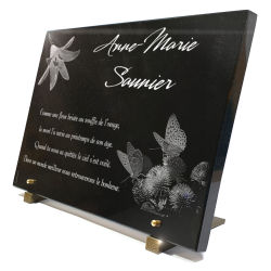 Plaques funéraires personnalisées Papillon, fleurs lys et chardon sur granit gravé 40 x 30 cm Ref : 467