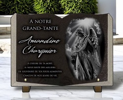 livre ouvert en granit, ange Ref : 490