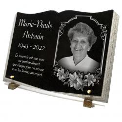 Plaque funéraire Photo portrait livre en granit fleurs cadre décoratif Ref : 523