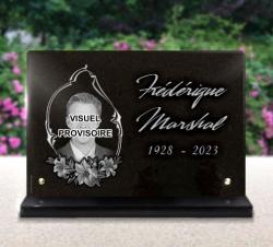 Plaque funéraire Portrait photo fleurs cadre décoratif socle granit Ref : 525