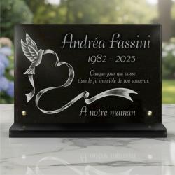 Plaque funéraire coeur en granit avec colombe personnalisable