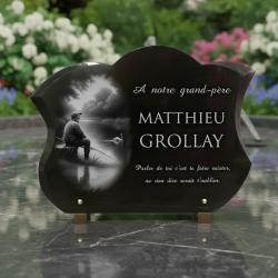 Plaque funéraire pêcheur en granit forme galbée