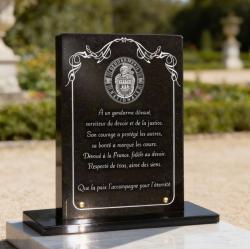 Plaque funéraire gendarmerie, insigne, bordure déco.