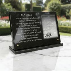 Plaque funéraire île de La Réunion en granit noir sur socle