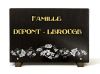Plaque funéraire avec fleurs entrelacées, dorure sur granit avec gravure inaltérable (2)