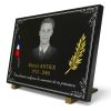 Plaque funeraire avec photo gravée, palme dorée, drapeau, bordure déco et textes (2)