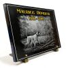 Plaque funéraire chasseur avec décor chien de chasse en campagne. Granit gravé personnalisable (2)