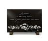 Plaque funéraire en granit personnalisée avec textes et fleurs entrelacées. (2)