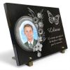 Photo porcelaine ovale sur plaque mortuaire avec fleurs et papillon (2)