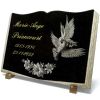 Plaque funéraire personnalisable en granit forme livre ouvert avec colombes, fleurs et texte doré (2)