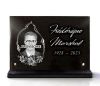 Plaque funéraire avec portrait gravé sur granit et fleurs avec texte à personnaliser (2)