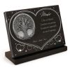 Plaque funéraire sur socle, personnalisée avec Arbre de vie, coeurs et texte gravés sur granit (2)