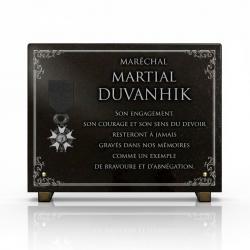 Plaque funéraire militaire en granit 30×40 avec médaille de la Légion d honneur (2)