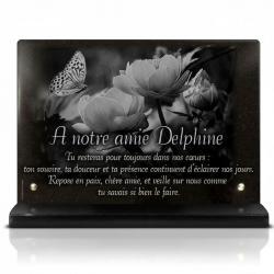 Plaque funéraire papillon en granit , Fleurs gravées sur socle (20 × 30 cm) (2)