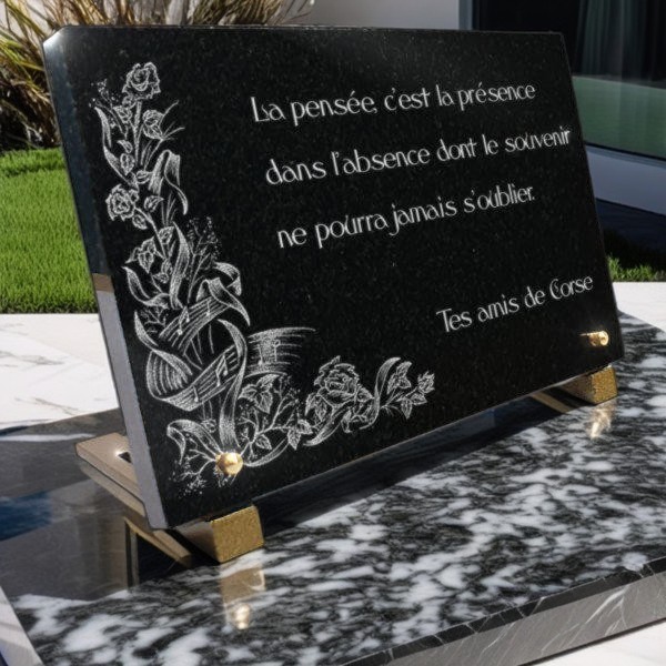 Plaque funéraire Fleurs, roses et notes de musique.