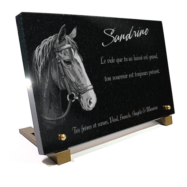 Plaque funéraire cheval en granit gravé 20x30 cm.