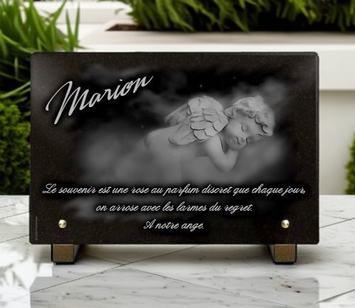 Plaque funéraire pour enfant, Ange dans les nuages