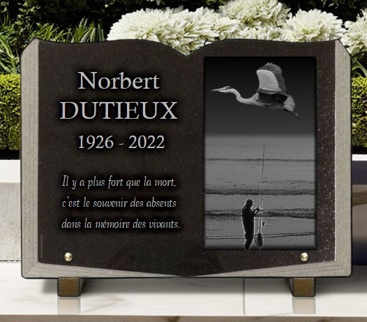 Plaque funeraire livre granit avec pêcheur à Nantes