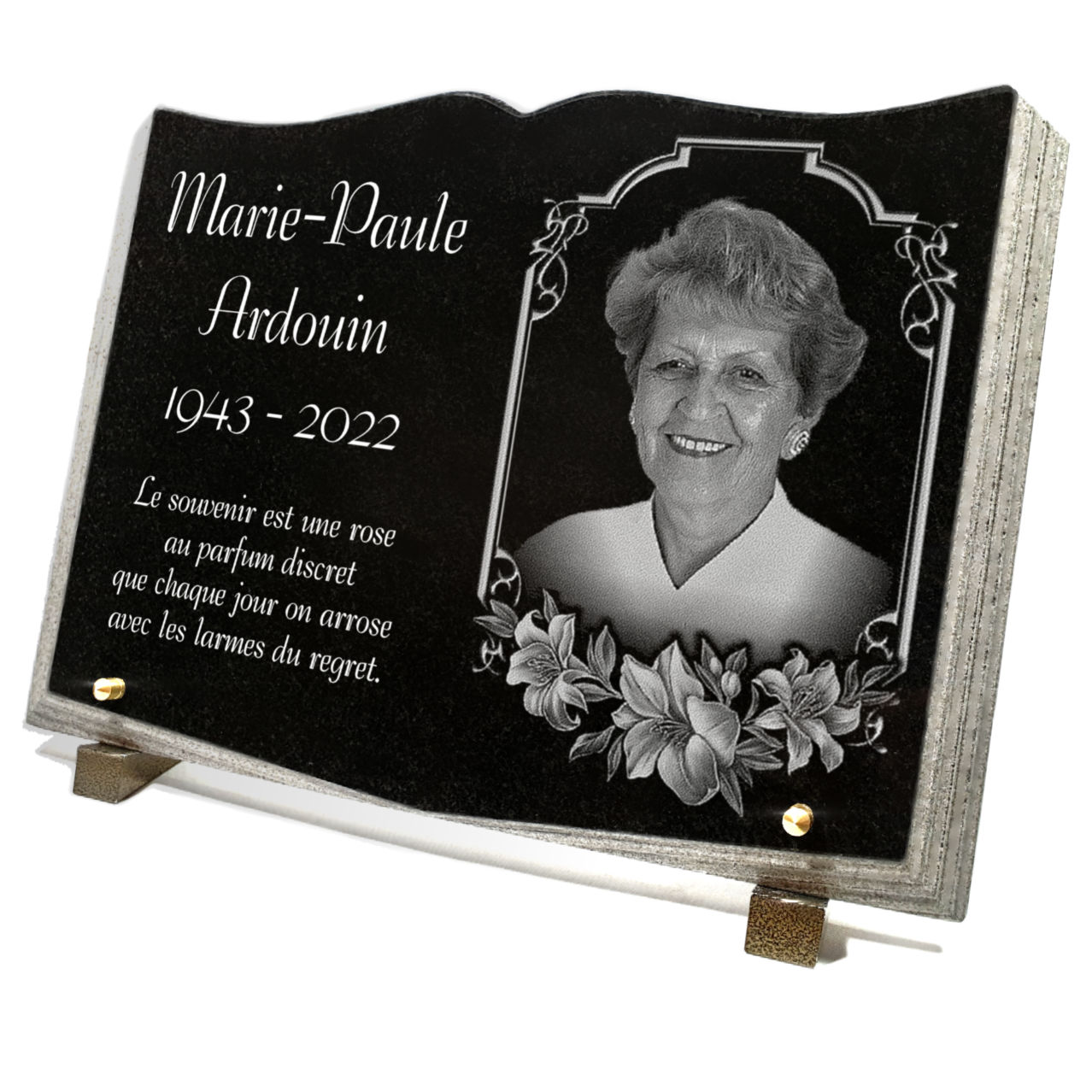 Plaque funéraire livre avec photo, fleurs en gravure inaltérable.