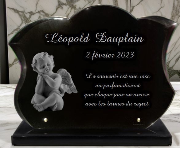 Plaque funeraire pour enfant avec ange gravé sur granit