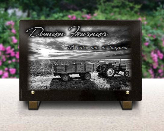 Plaque funeraire pour agriculteur avec tracteur et campagne