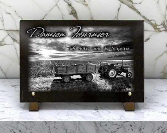 Plaque funeraire pour agriculteur avec tracteur et campagne