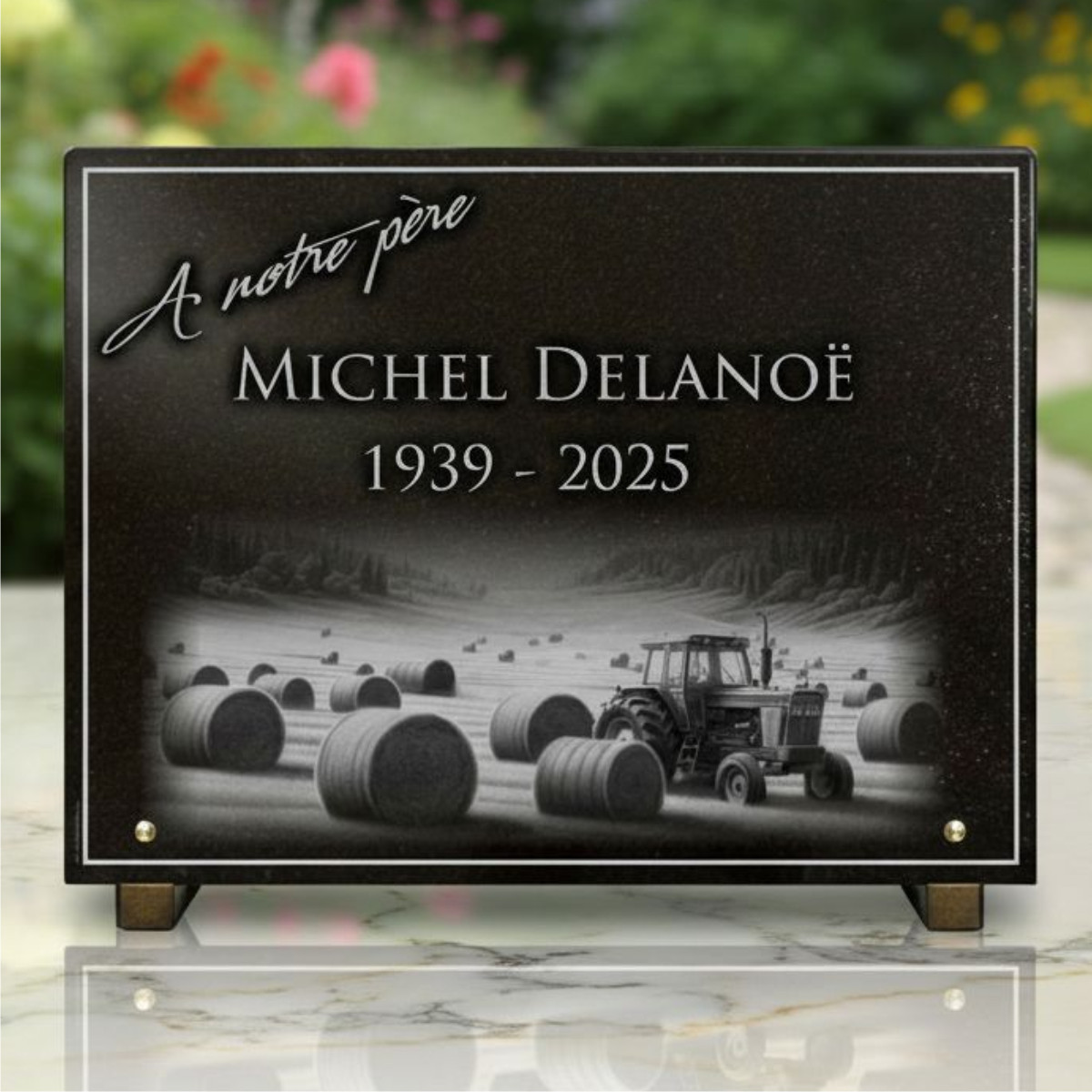 Plaque funéraire agriculteur en granit forme livre avec tracteur