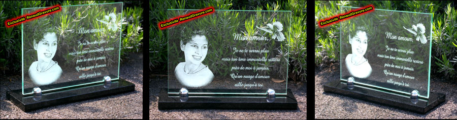 Vues droite et gauche de la plaque funéraire en verre gravé